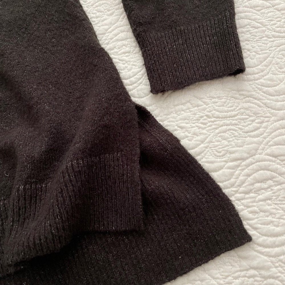 Cable and Gauge Long Length Long Sleeve Charcoal Gray V-Neck Sweater Size Large - Picture 6 of 15